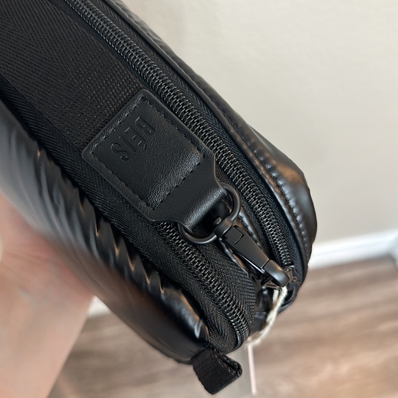 BEIS The Expandable Pouch in Black main image 9